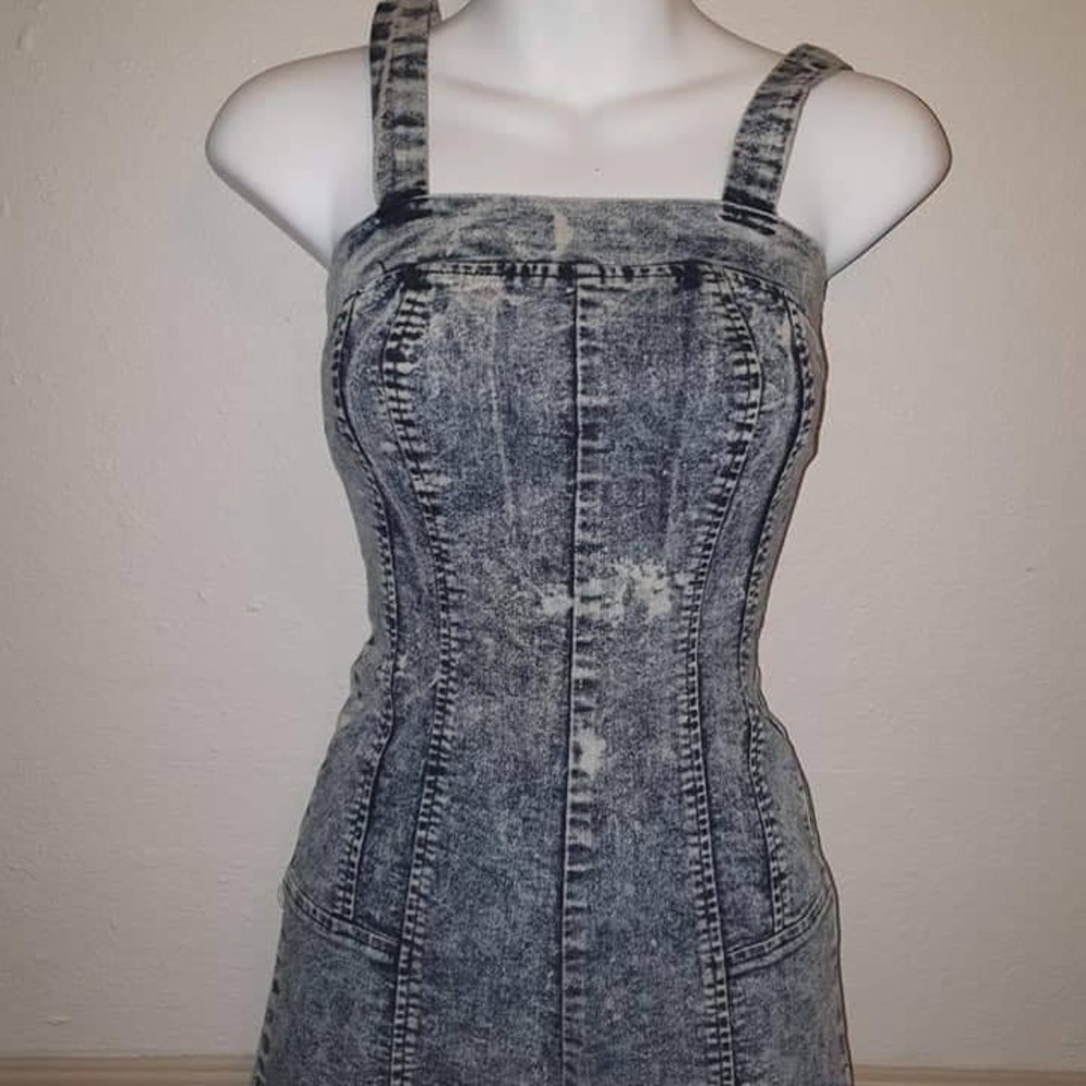 Clothes - Picture 7 of 8